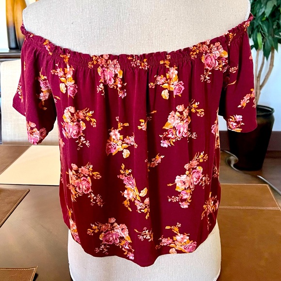 Darling off the Shoulder Blouse - Picture 3 of 8